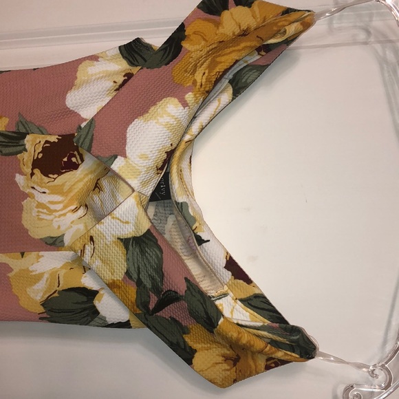 Off shoulder flower dress - Picture 3 of 3